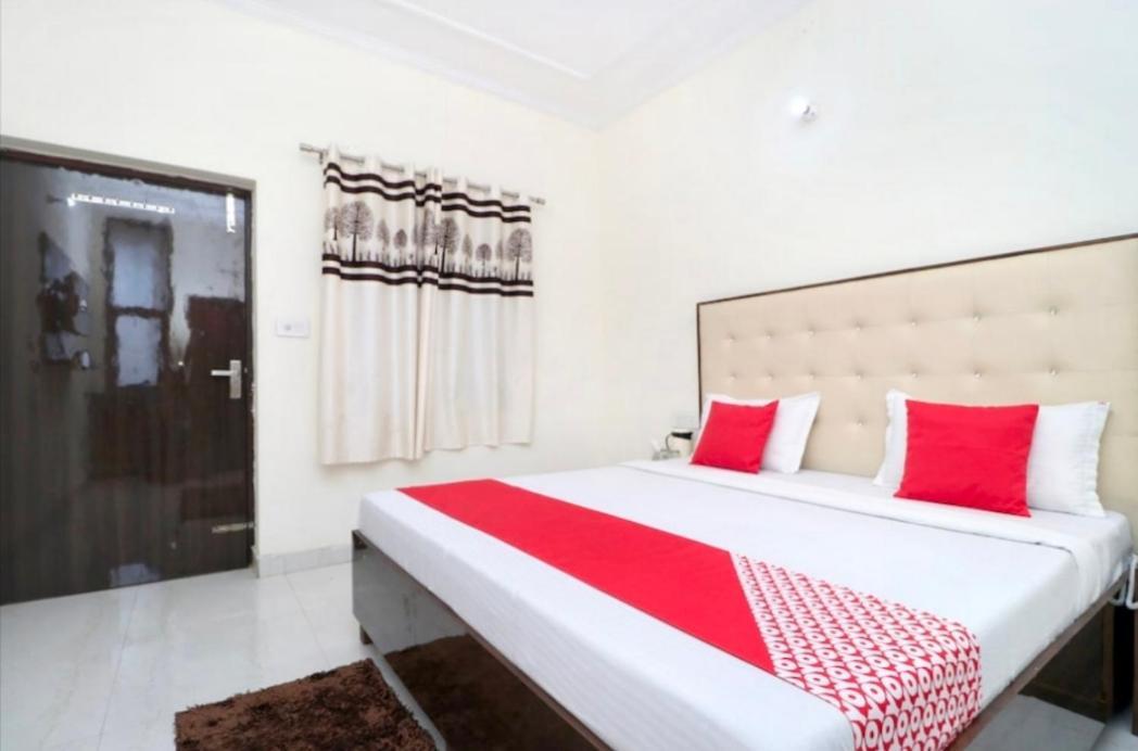 Hotel Kb Square Near Chandigarh Railway Station Room photo