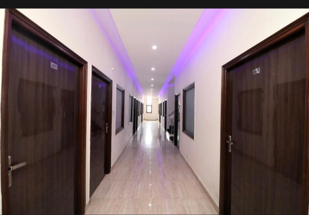Hotel Kb Square Near Chandigarh Railway Station Exterior photo