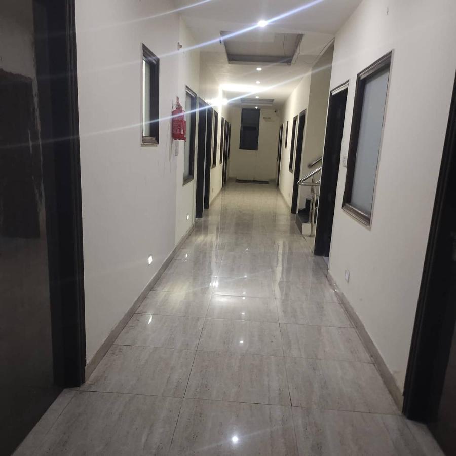Hotel Kb Square Near Chandigarh Railway Station Room photo