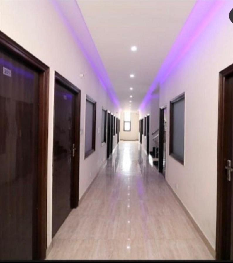 Hotel Kb Square Near Chandigarh Railway Station Room photo