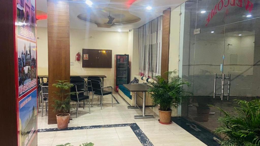 Hotel Kb Square Near Chandigarh Railway Station Room photo
