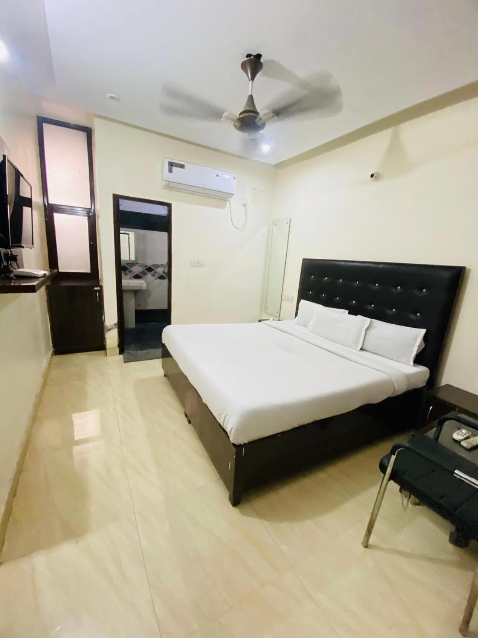 Hotel Kb Square Near Chandigarh Railway Station Exterior photo