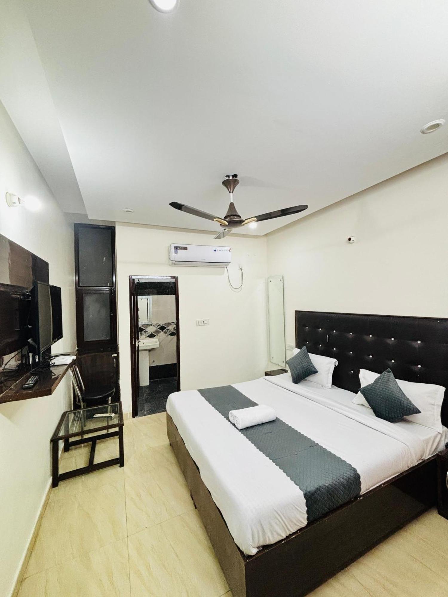 Hotel Kb Square Near Chandigarh Railway Station Exterior photo